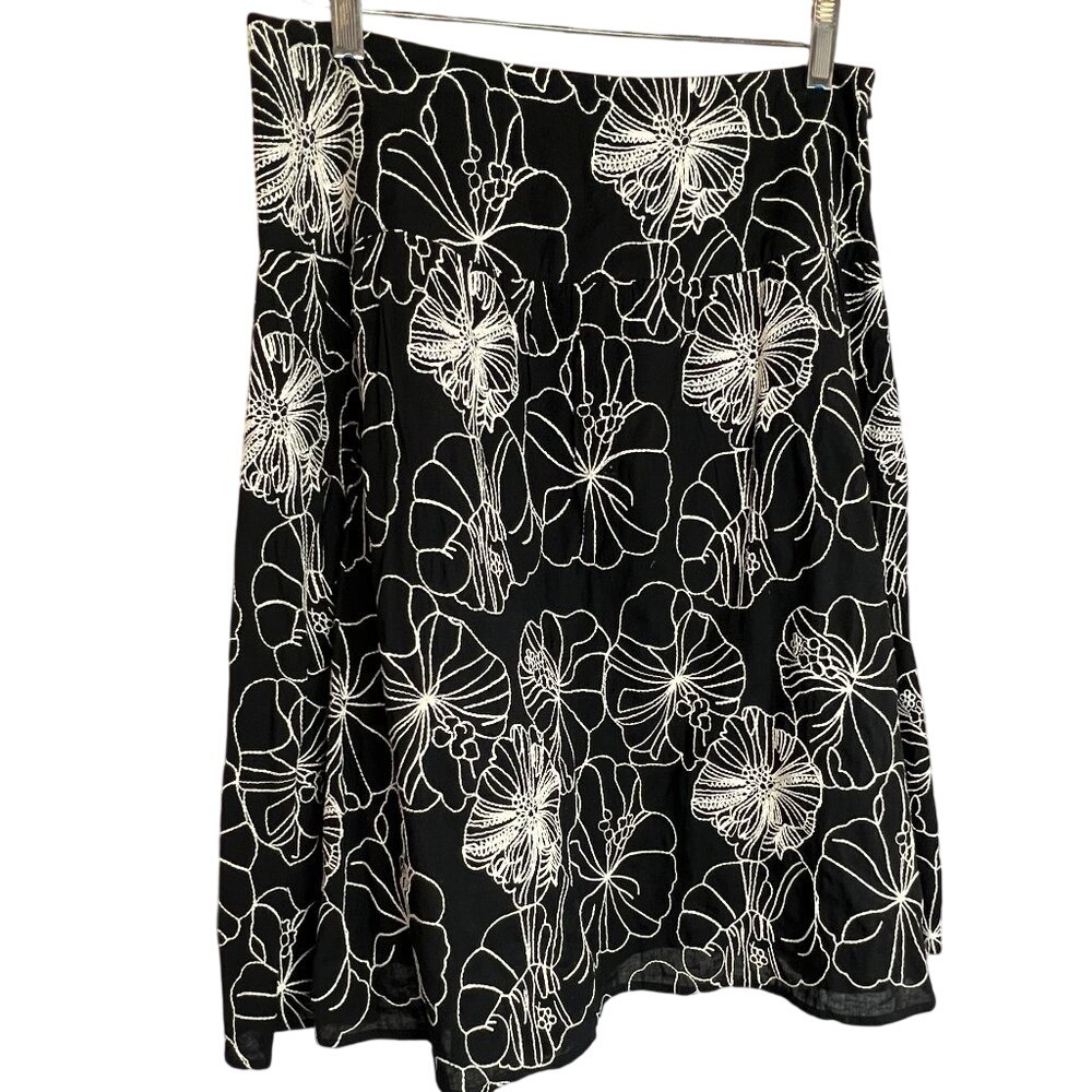 Chico's Black Skirt with Embroidered Flowers SZ 1.5 (10 Medium) Boho Coastal